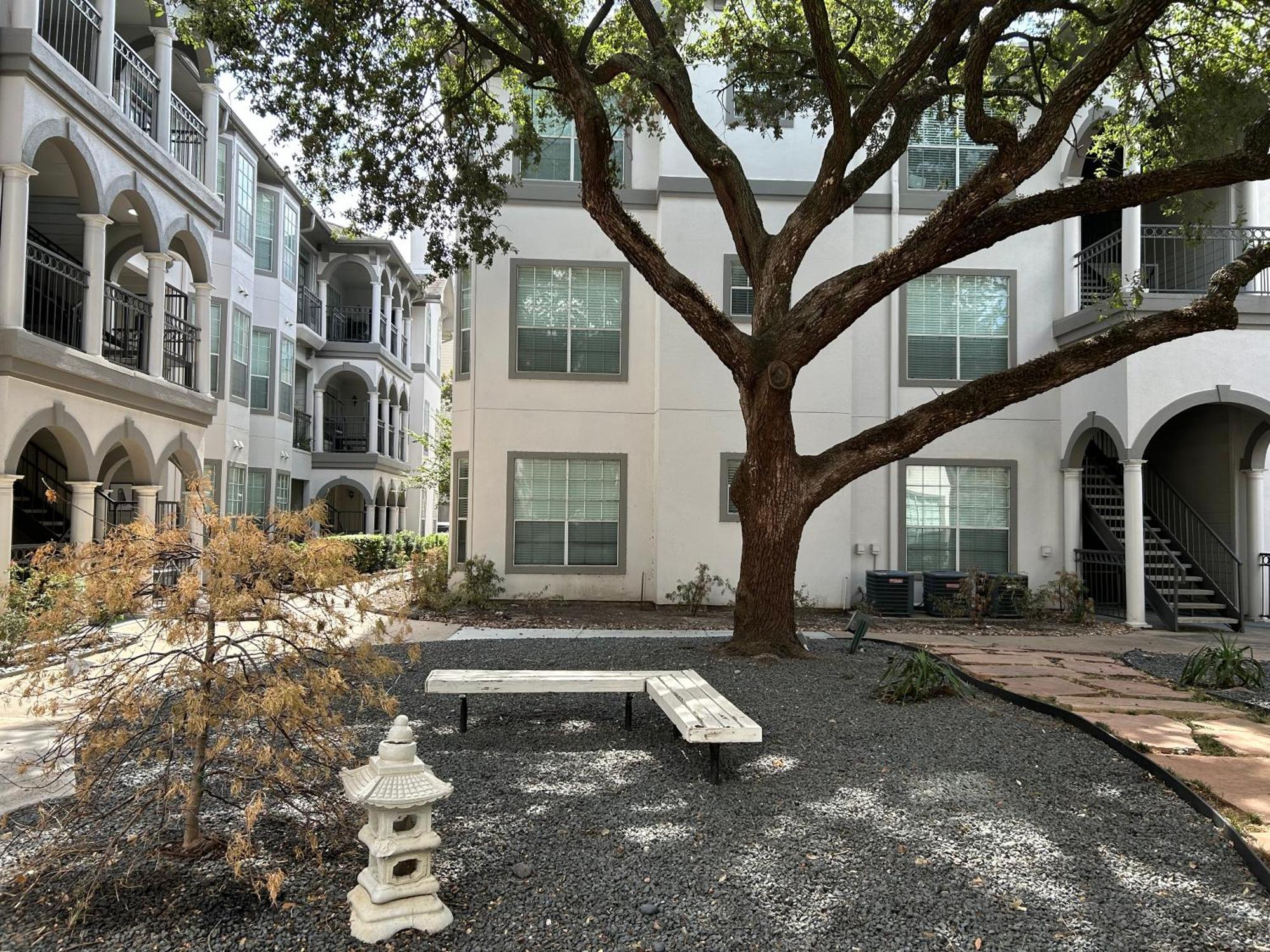 Best Of Both Worlds Houston River Oaks Galleria Exterior photo